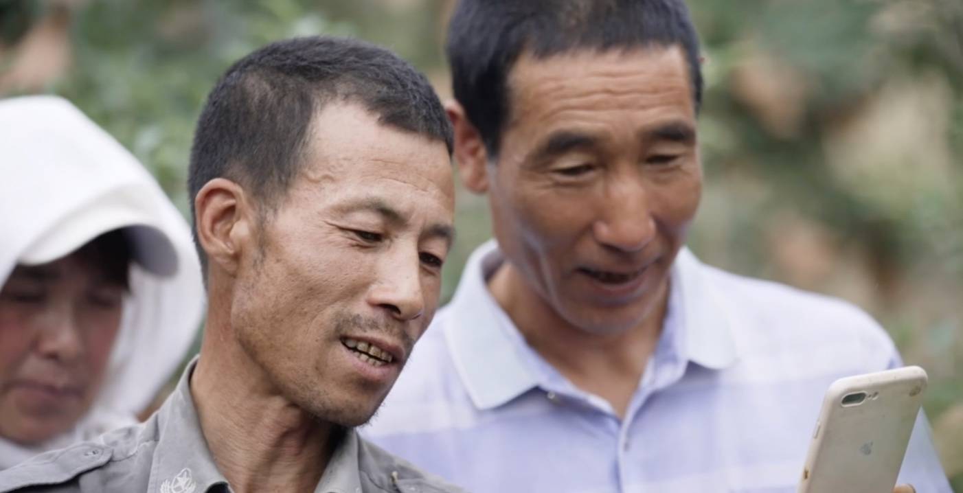 果农粉丝见面会：土屋，老树，黑红的脸庞，他们哭了好几次