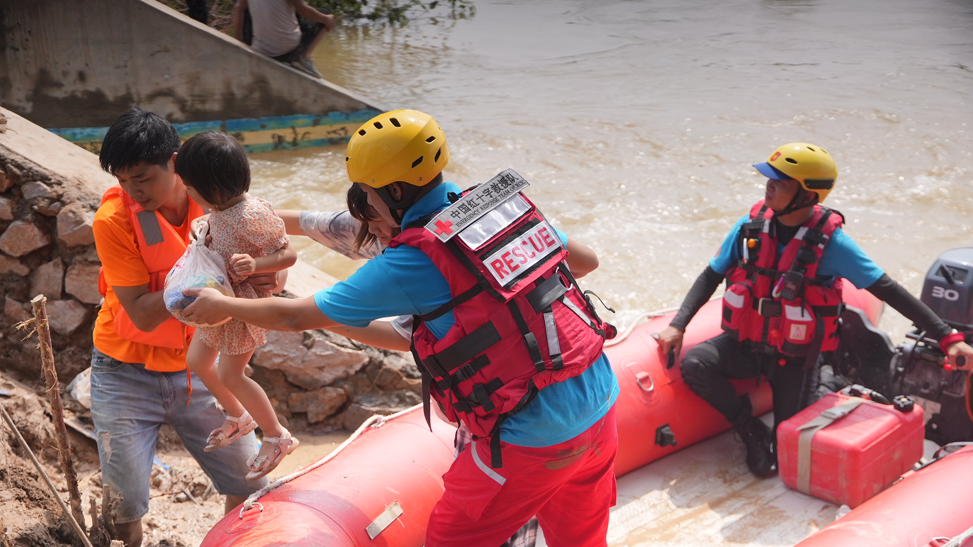 快手援助河南灾后重建进行时：为救援队提供经费支持，聚焦青少年与老残群体