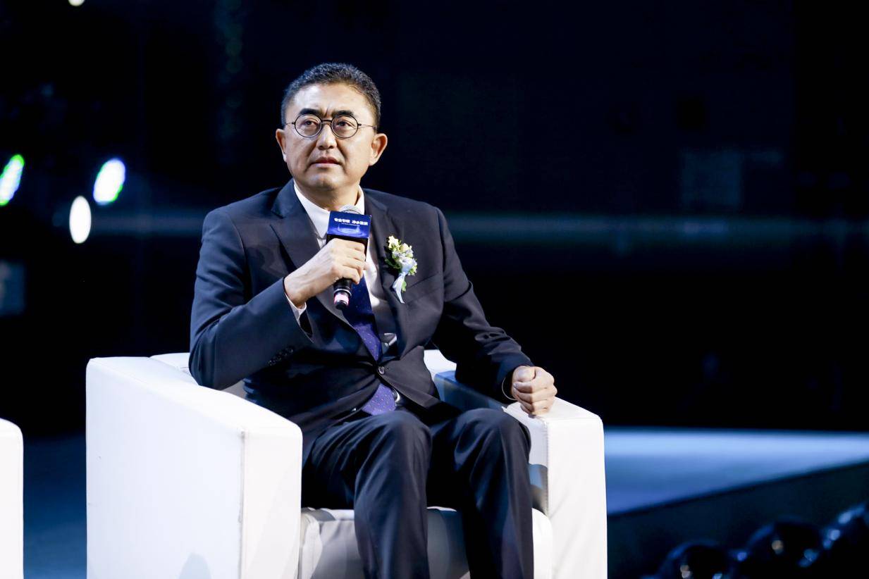 (安吉尔集团副总裁赵凯)万科集团创始人王石在现场分享了与净水行业的