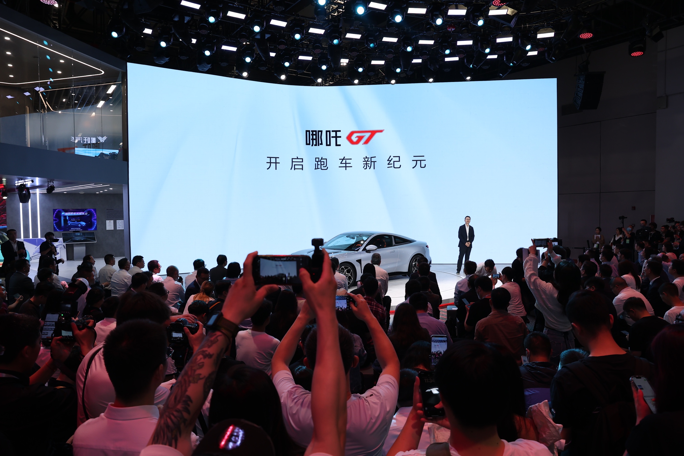 中国唯一双门四座纯电跑车——哪吒GT正式上市，售价17.88万元起