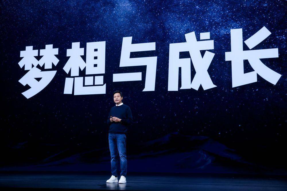 小米宣布科技战略升级，新一代折叠屏、仿生机器人、端侧大模型等重磅亮相