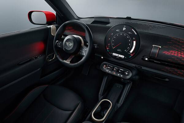 "智"的飞跃 独一无二的数字体验，来自全新MINI家族