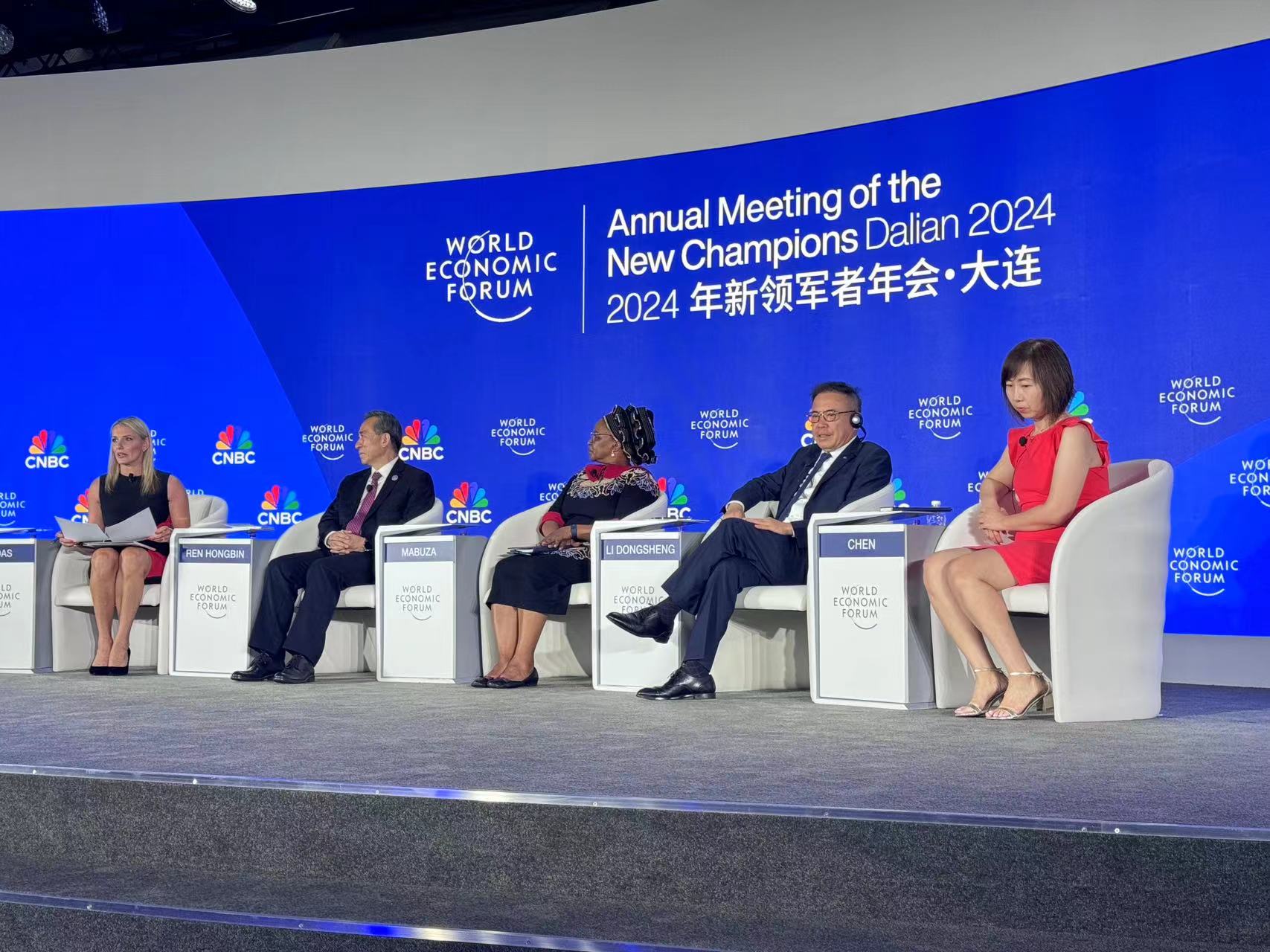 李东生出席2024夏季达沃斯：全球化是中国企业必答题