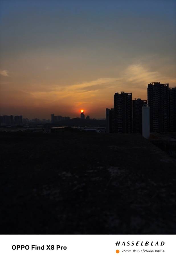 太阳下的城市描述已自动生成