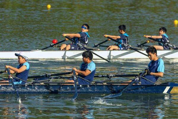借此盛事，哈罗将源自英国的现代赛艇运动带到大湾区，本次主办方横琴哈罗礼德学校，更是哈罗携手粤港澳共育赛艇人才、推进湾区青少年全人发展的示范基地