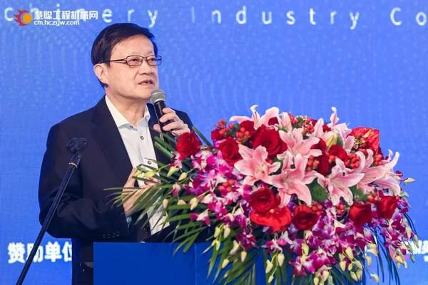 中国首席经济学家论坛理事长、广开首席产业研究院院长兼首席经济学家 连平作《当前国内外宏观经济形势分析》主题报告 中国首席经济学家论坛理事长、广开首席产业研究院院长兼首席经济学家 连平作《当前国内外宏观经济形势分析》主题报告
