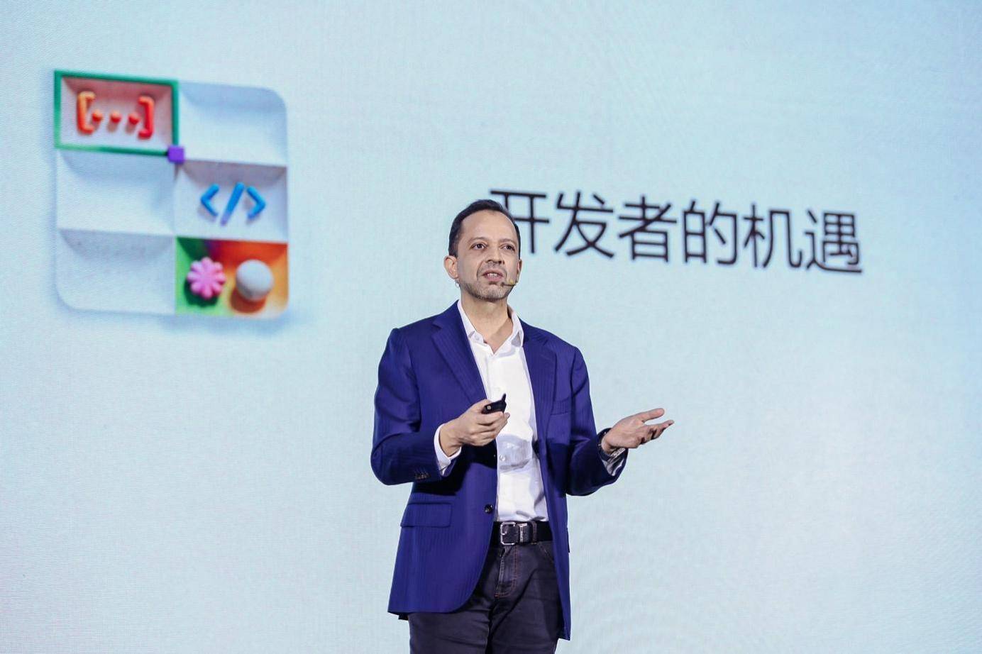 女人站在墙边AI 生成的内容可能不正确。