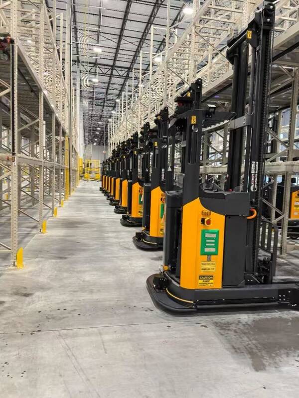 前移式叉车机器人