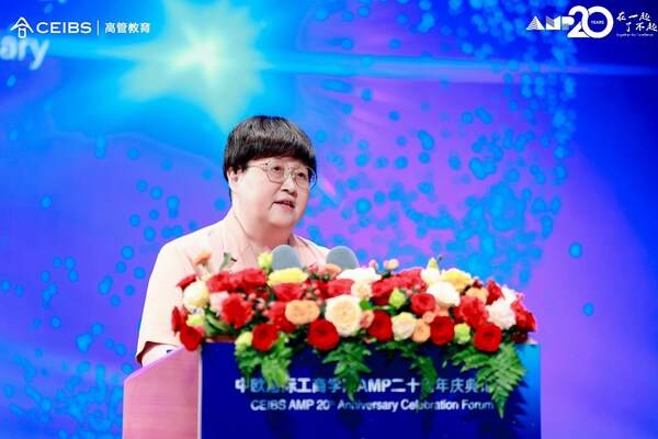 中欧国际工商学院院长、管理学教授、横店集团管理学教席教授汪泓做开幕致辞