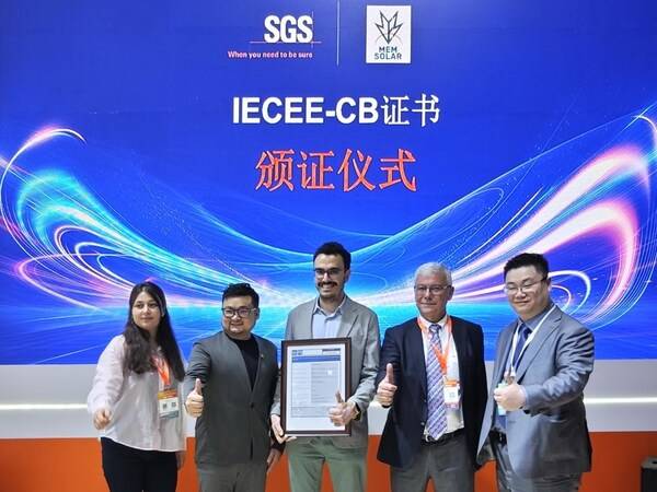 SGS为MEM Solar颁证合影