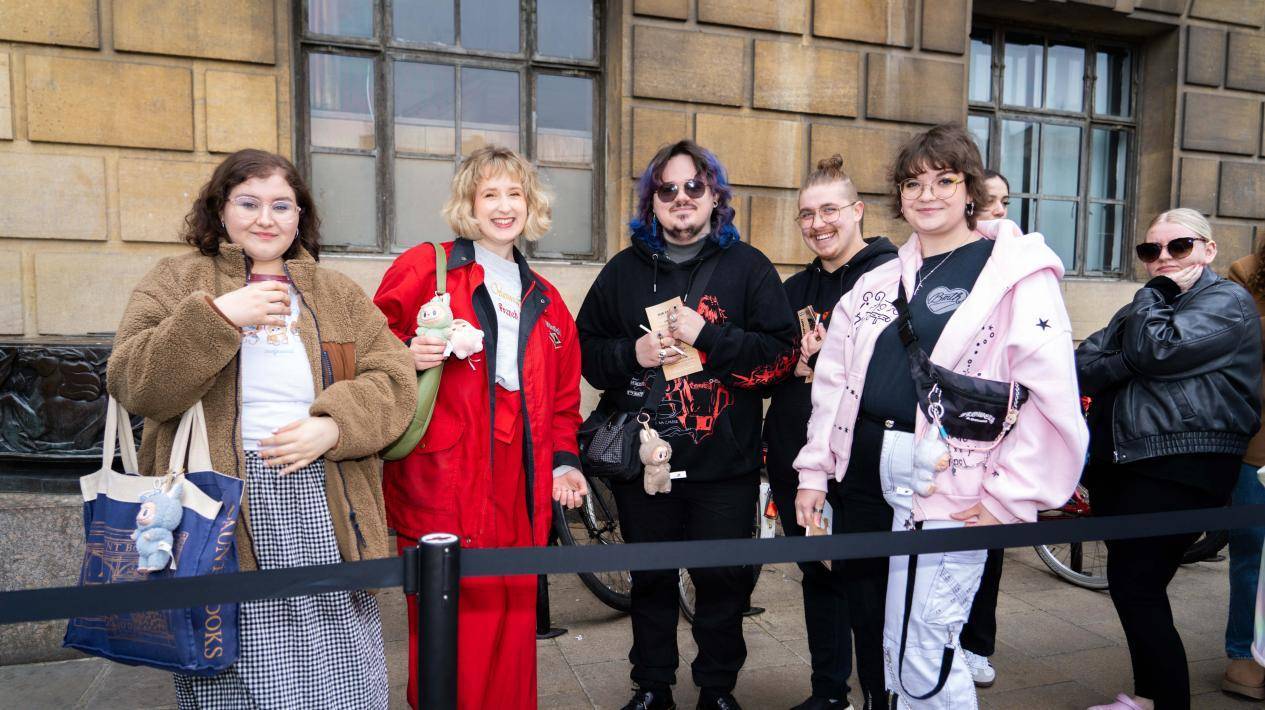 泡泡玛特发布2025半年报 营收138.8亿元超2024全年