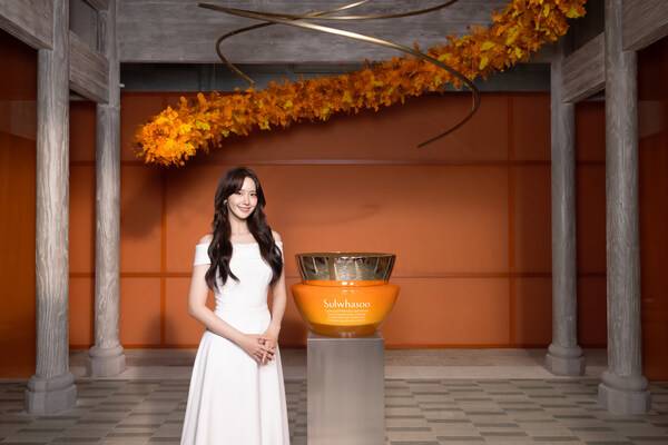 雪花秀全球品牌代言人林允儿现身上海