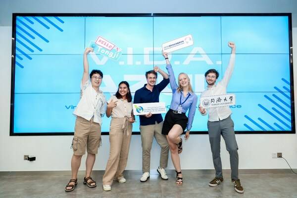 持续精进，迈向国际一流商学院