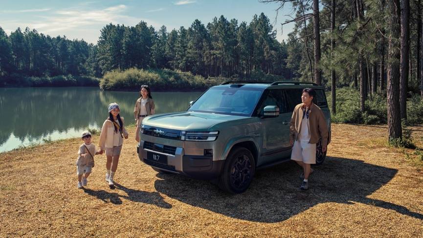 钛7户外家庭出行图