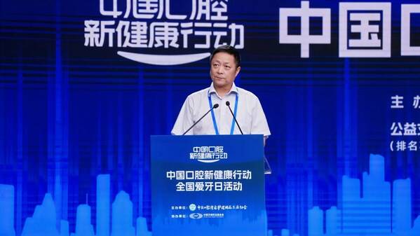 图为教育部体卫艺司原副司长廖文科