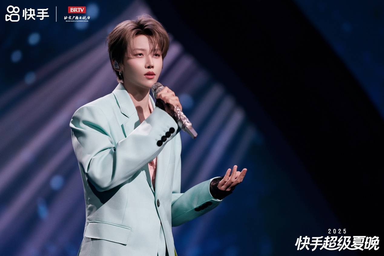 从线上“铁友”到线下“朋友”：超级夏晚如何实现3.7亿次的双向奔赴？