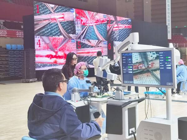 深度医疗“FUNZAR”显微手术机器人获首届超级显微外科血管吻合“人机大赛”卓越奖