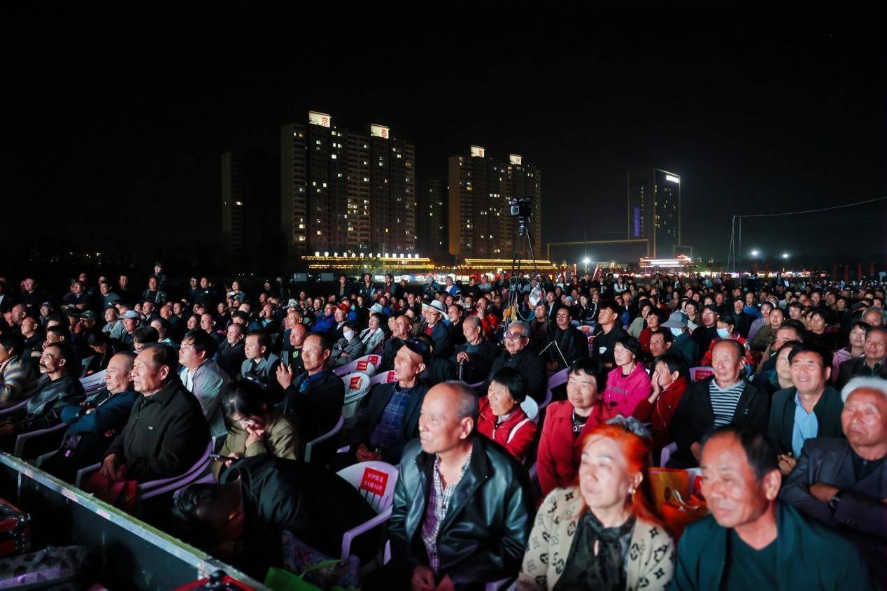 快手“丰收有好戏”唱响陕西岐山：戏曲惠民暖乡土，线上线下续传承