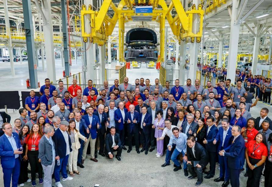 A group of people standing in a factoryAI-generated content may be incorrect.