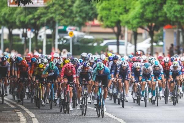 2025环广西世巡赛圆满收官，迪卡侬AG2R车队载誉而归