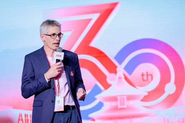 ABB电气配电系统全球总裁Adrian Guggisberg致辞