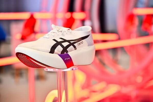 旗舰碳板竞速跑鞋METASPEED系列