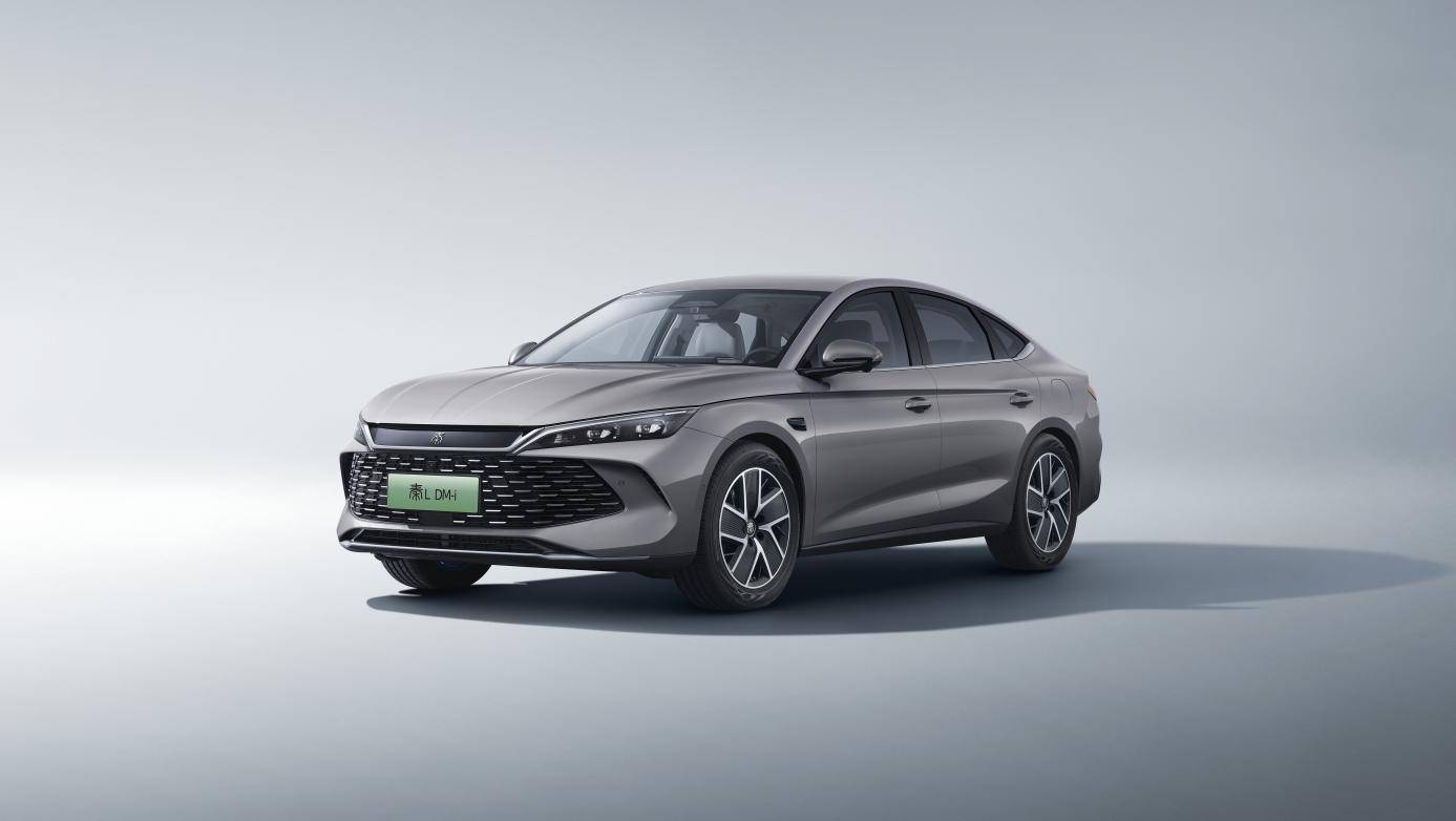 1月15比亚迪秦车头45度69596-a005