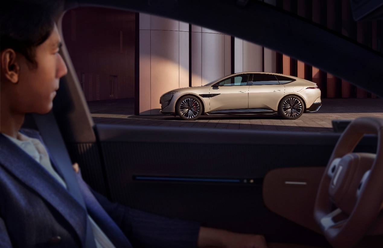 华为乾崑与未来美学融合，阿维塔12四激光版打造“智美新豪华”标杆