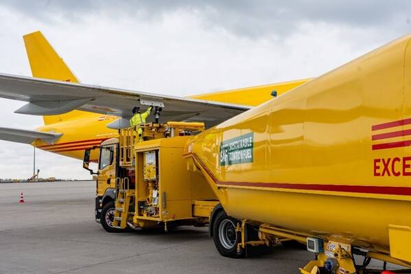 DHL快递推出“绿色航燃“服务，助力客户通过使用可持续航空燃料，以“碳嵌入”的方式推动“范围3”减排