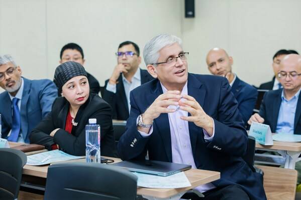 “一带一路”共建国家学员积极讨论