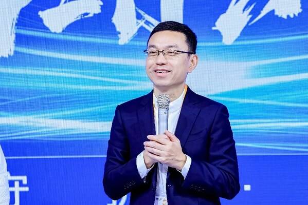 诺华公司中国区副总裁，心血管、肾脏及代谢治疗领域兼创新患者服务负责人管宏