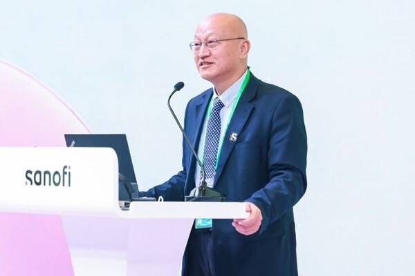 （图为李勇教授现场分享）