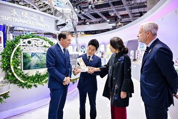 董宇辉了解欧莱雅在支持朱鹮保护方面的贡献