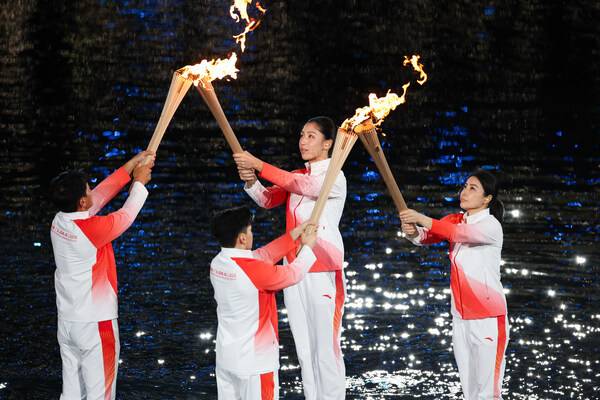 第十五届全国运动会 开幕式现场火炬传递