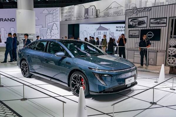 日产“最家”纯电轿车N7在日本移动出行展展出