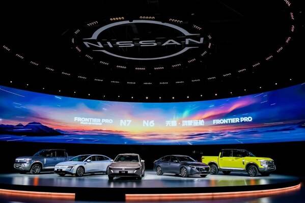 从左至右：锋坦Frontier Pro PHEV、N7、N6、天籁·鸿蒙座舱、锋坦Frontier Pro