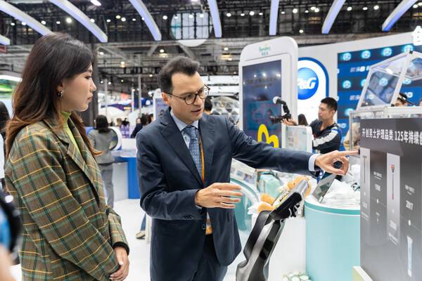 京东金榜品质甄选的吉列剃须刀亮相上海进博会，重塑男士理容体验