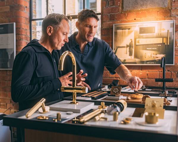 从左到右：骊住全球设计和全球品牌形象负责人Paul Flowers；Buster + Punch的品牌创始人Massimo Buster Minale