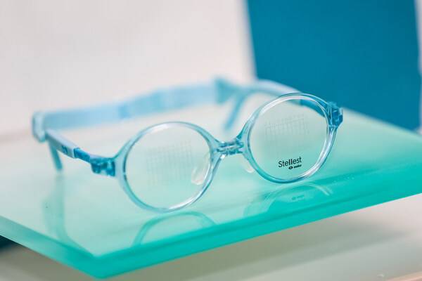 星趣控®以镜片与镜架的全“星”组合亮相2025上海眼镜展