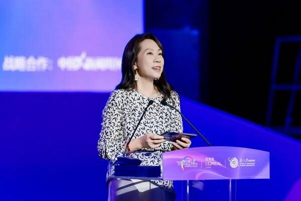 欧莱雅北亚及中国公共事务总裁兰珍珍发表开场致辞