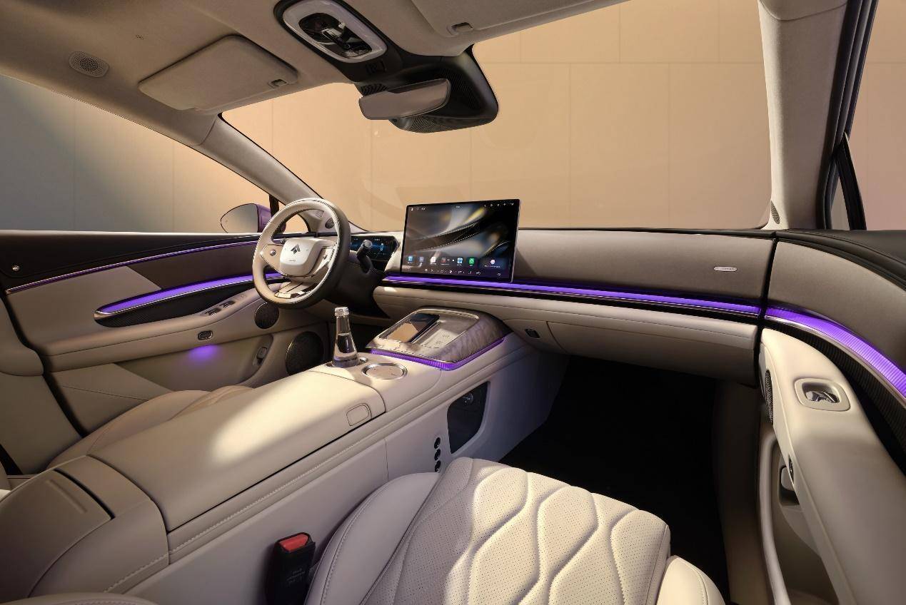 华系双智旗舰轿车 广汽昊铂A800内饰首发，为高速L3商用冲刺