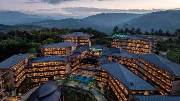 普洱景迈假日酒店实景外观图