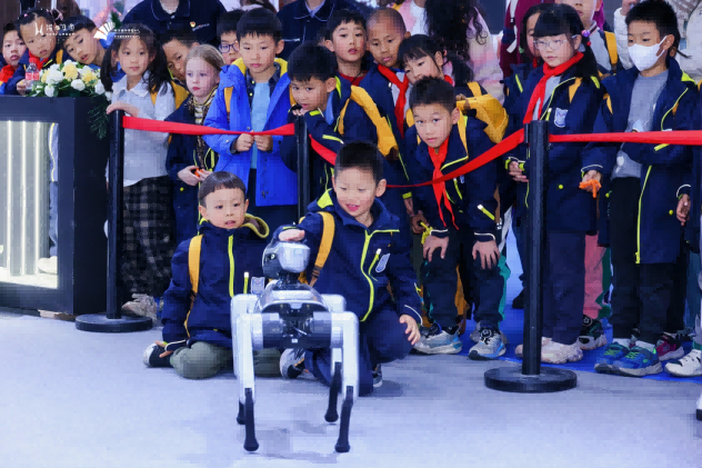 前沿科技走近大众 全球智造燃动金陵  2025世界智能制造博览会精彩落幕