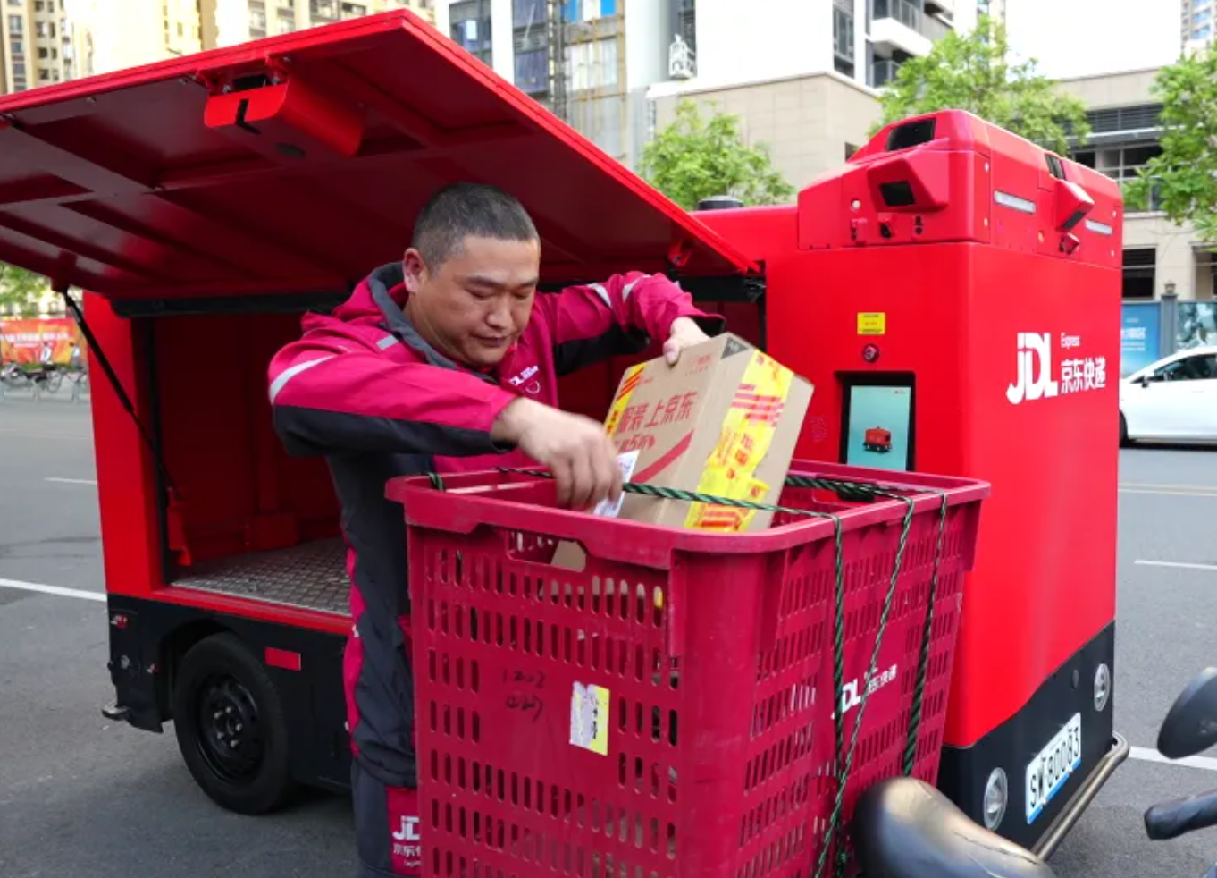 我国快递年业务量首次超1800亿件，无人配送成新趋势