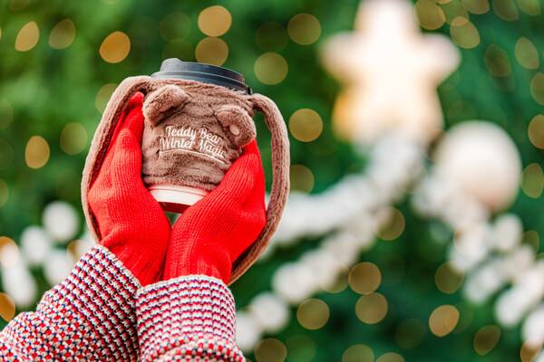 定制小熊杯套以柔软触感传递节日温度