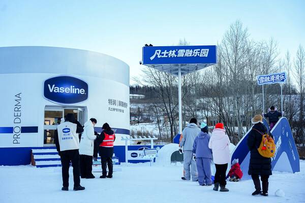 消费者纷纷打卡凡士林®“雪融乐园”