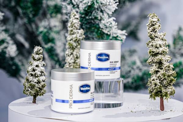 玩雪必备凡士林®雪融霜