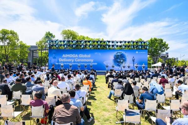 科技托举荣耀 墨甲机器人领跑行业，解锁国际体育赛事机器人颁奖先河