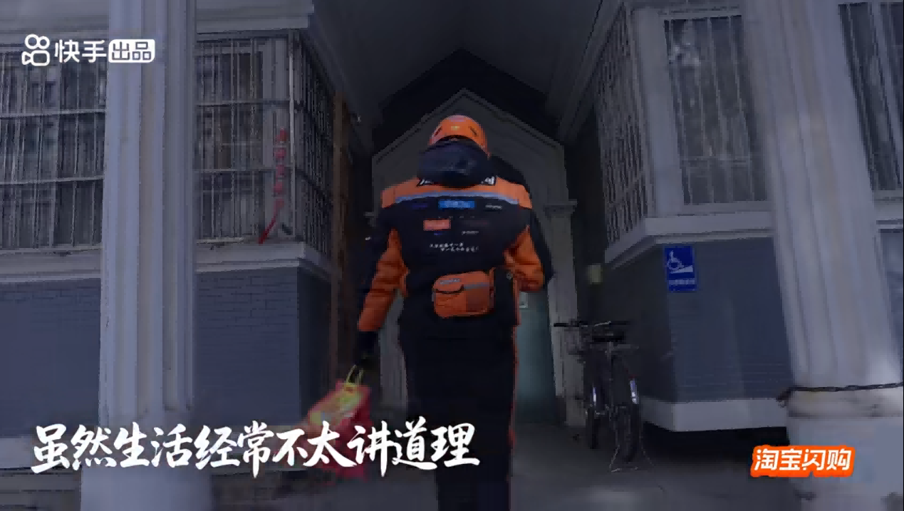 图片包含 建筑, 男人, 街道, 女人AI 生成的内容可能不正确。