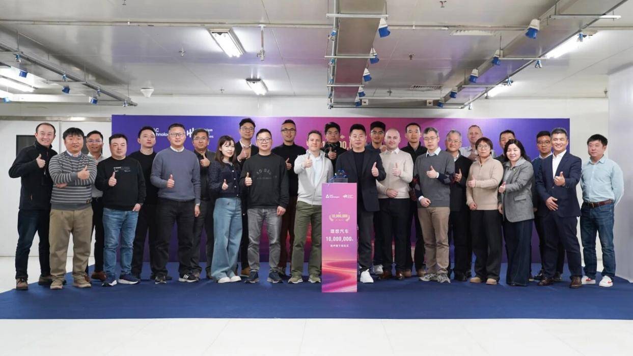 理想孟庆鹏到访瑞声及PSS扬声器工厂，共庆第1000万只铂金音响扬声器下线